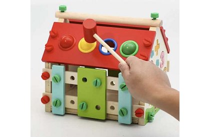 Drevený vzdelávací zmyslový domček