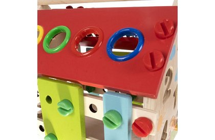 Drevený vzdelávací zmyslový domček