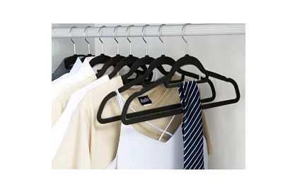 Sametové ramínka na oděvy - 20 ks - čierne