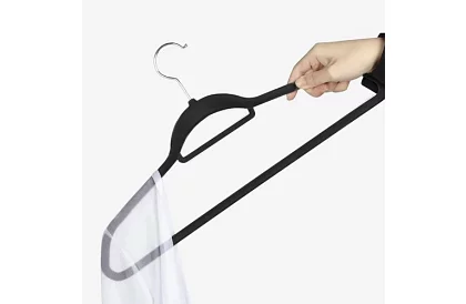 Sametové ramínka na oděvy - 20 ks - čierne