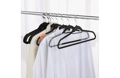 Sametové ramínka na oděvy - 20 ks - čierne