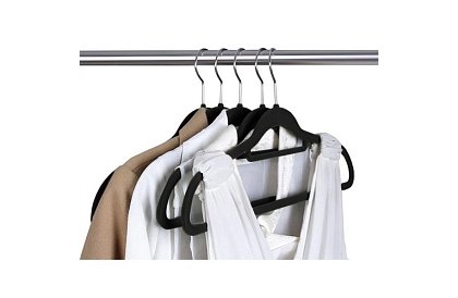 Sametové ramínka na oděvy - 20 ks - čierne