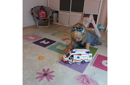 Sanitka – ambulance so zvukovou a svetelnou signalizáciou