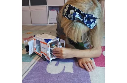 Sanitka – ambulance so zvukovou a svetelnou signalizáciou