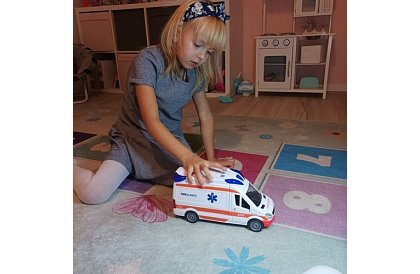 Sanitka – ambulance so zvukovou a svetelnou signalizáciou