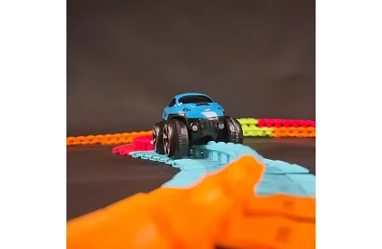 Flexibilná autodráha 4,8 metra + auto