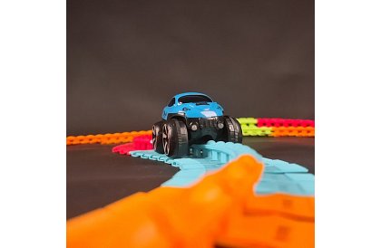 Flexibilná autodráha 4,8 metra + auto