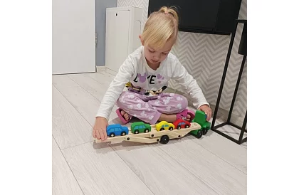 Drevený kamión na prevoz áut s autíčkami