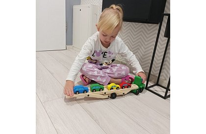 Drevený kamión na prevoz áut s autíčkami