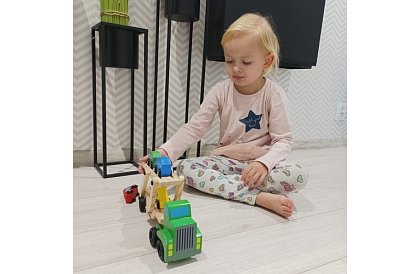 Drevený kamión na prevoz áut s autíčkami