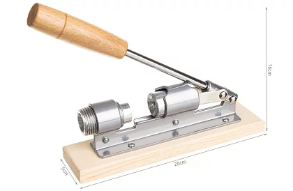 Masívny oceľový louskáčik na orechy