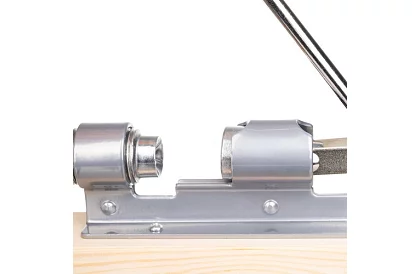 Masívny oceľový louskáčik na orechy