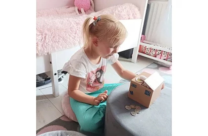Automatická pokladnička - mačka zlodejka mincí