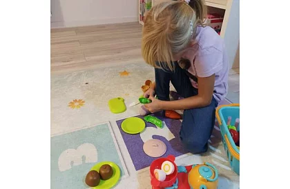 Sada zeleniny a ovocia na krájanie s príslušenstvom