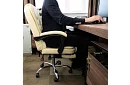 Kancelárske kreslo s výsuvnou opierkou nôh - krémové