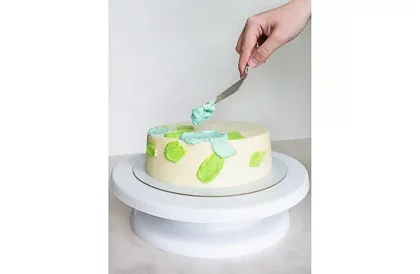 Otočný tanier na zdobenie torty + 3 stierky