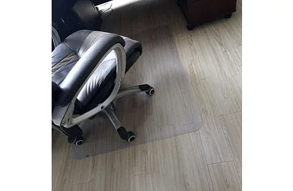 Ochranná podložka pod židli 100 × 140 cm – mliečna