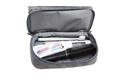 Cestovná kozmetická taška s pútkom na zavesenie