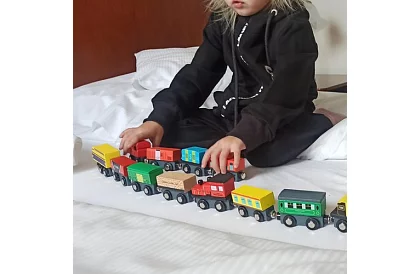 Drevený vláčik s poličkou na uloženie - 13 kusov v sade