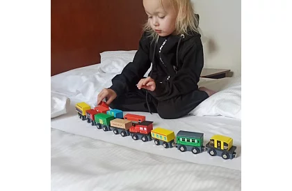 Drevený vláčik s poličkou na uloženie - 13 kusov v sade