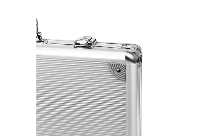 Kompletná pokerová sada - 300 žetónov v kufríku