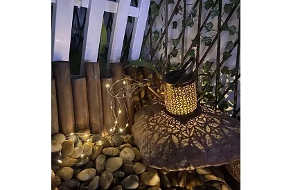 Solárna záhradná lampa - kanva