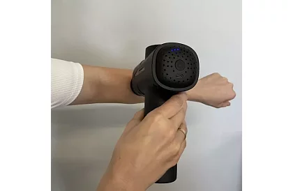 Masážna pištoľ na uvoľnenie svalov + 8 nadstavcov