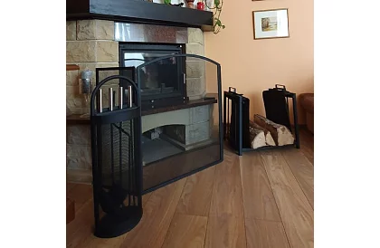 Stojan na drevo k krbu